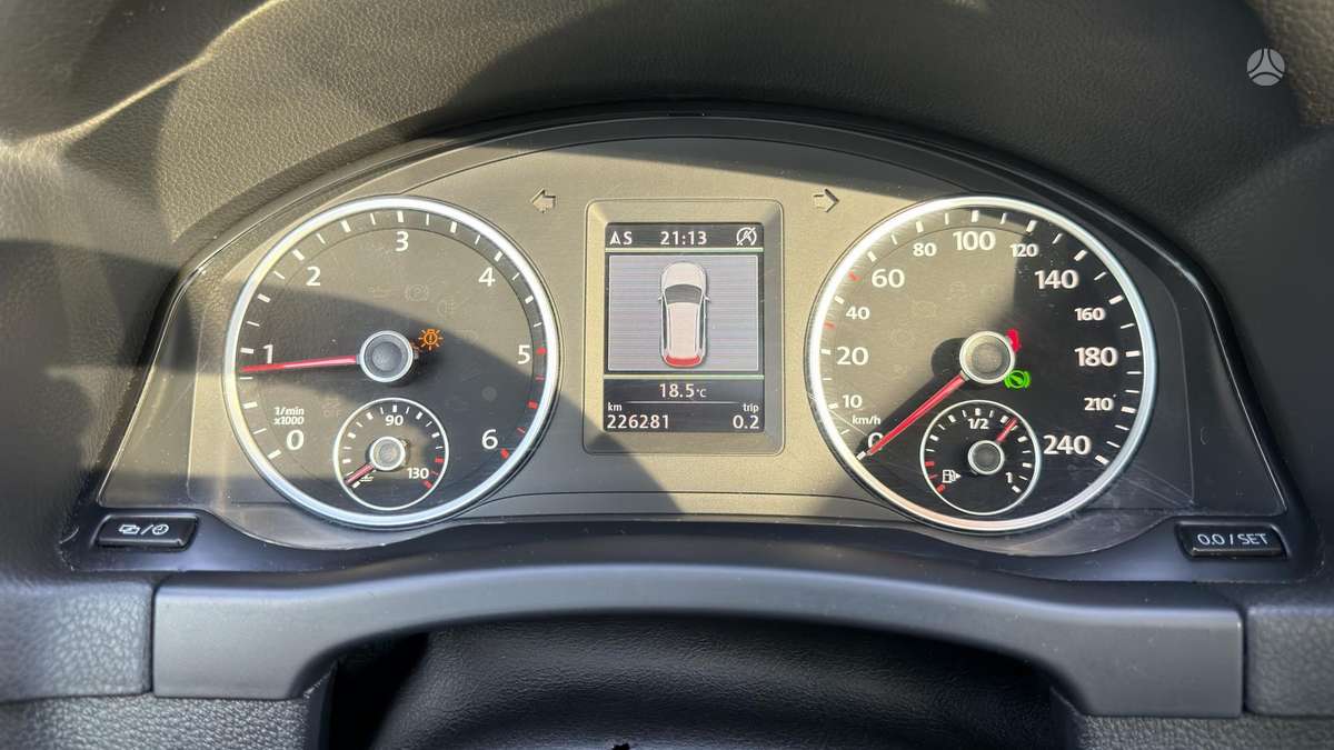 Volkswagen Tiguan 2012 — photo 17