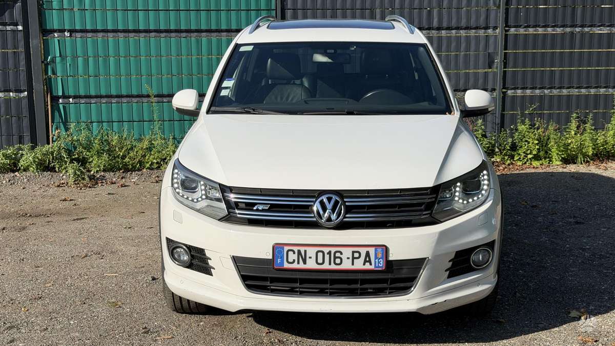 Volkswagen Tiguan 2012 — rear view