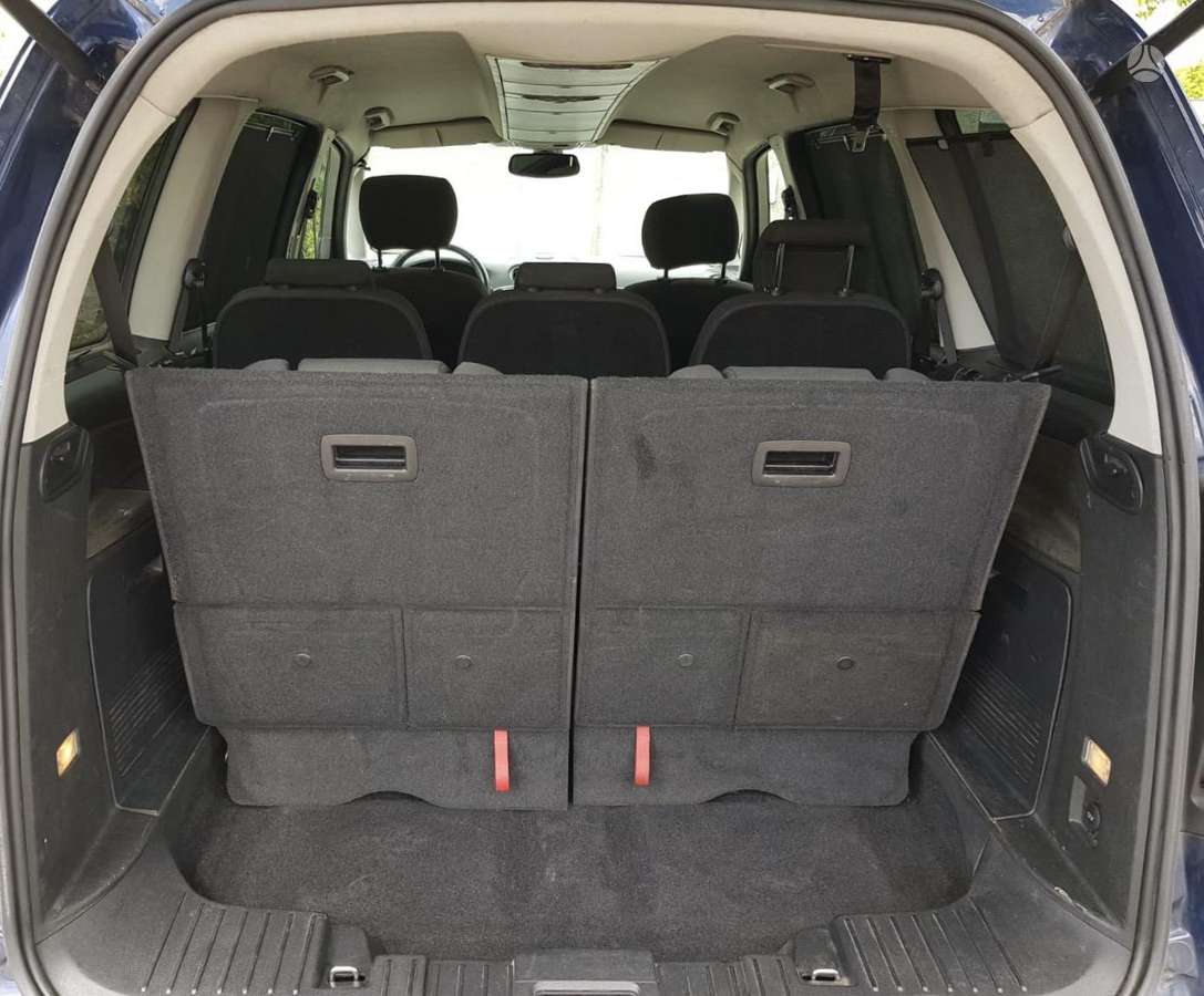 Ford Galaxy 2009 — photo 11