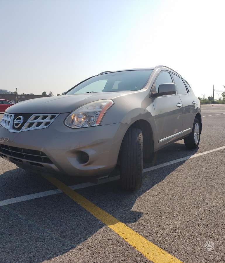 Nissan Rogue 2012 — rear view