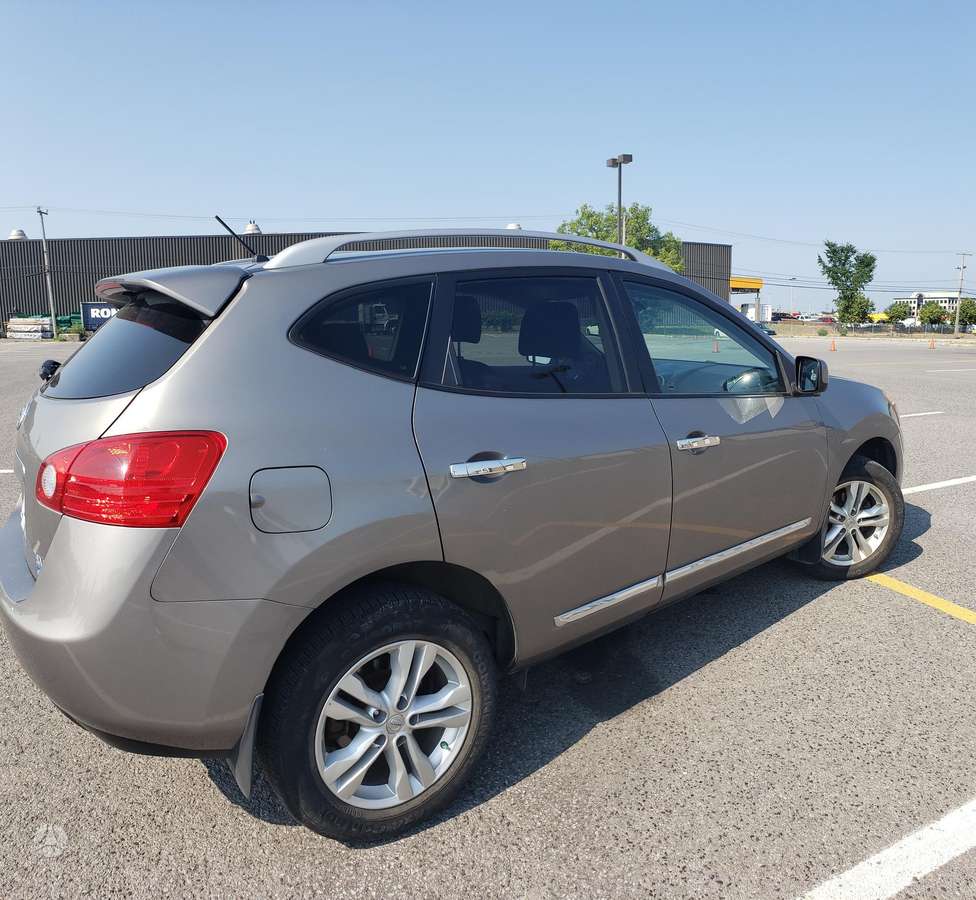 Nissan Rogue 2012 — interior