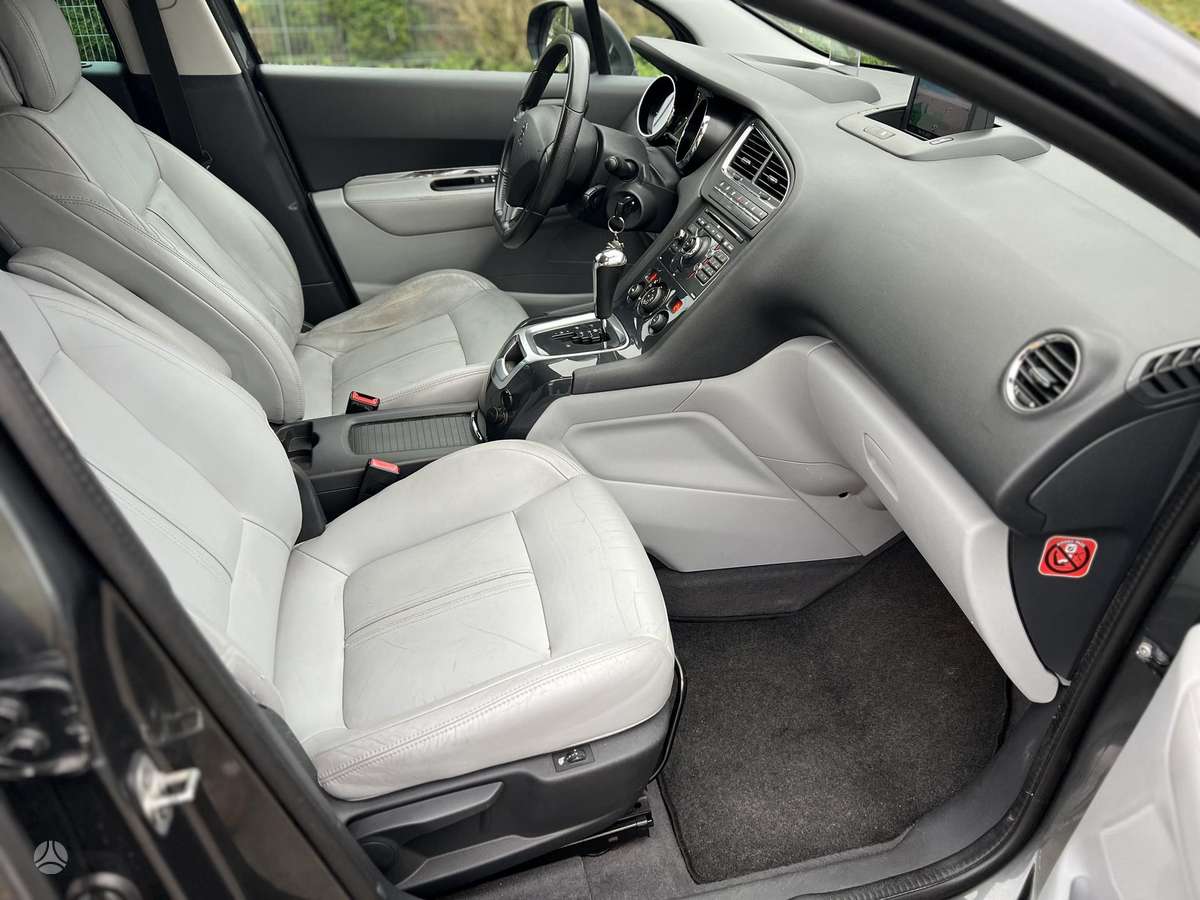 Peugeot 5008 2010 — photo 12