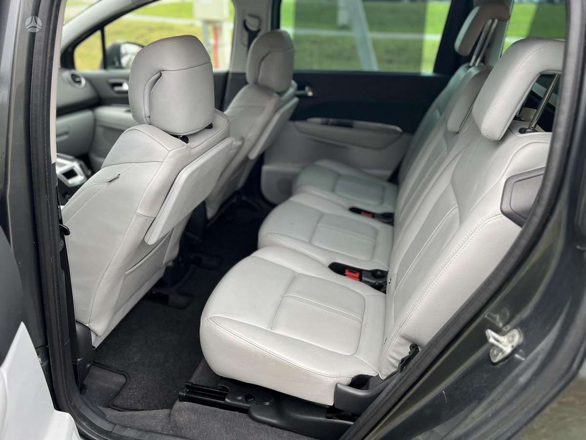 Peugeot 5008 2010 — photo 13