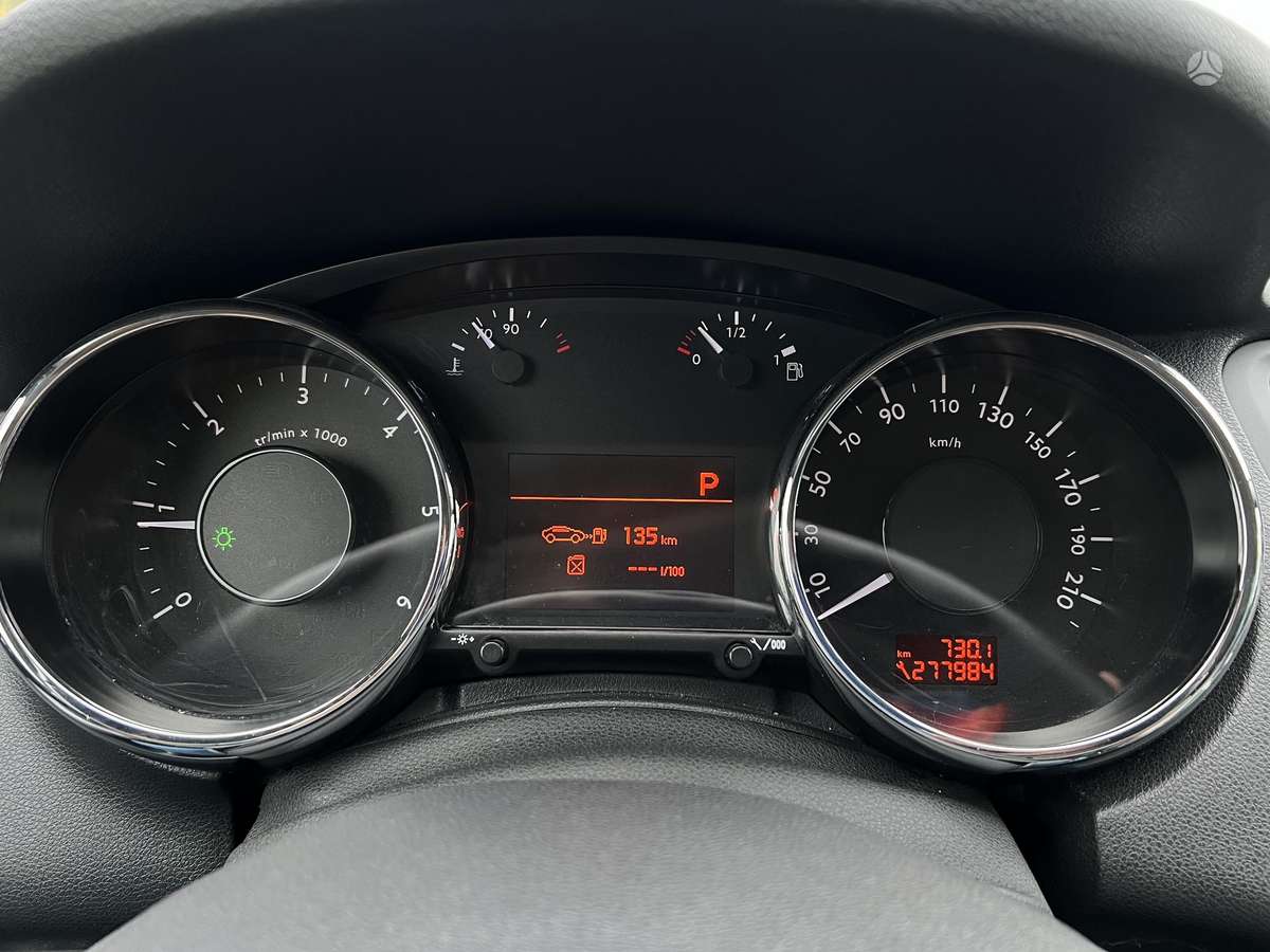 Peugeot 5008 2010 — photo 17