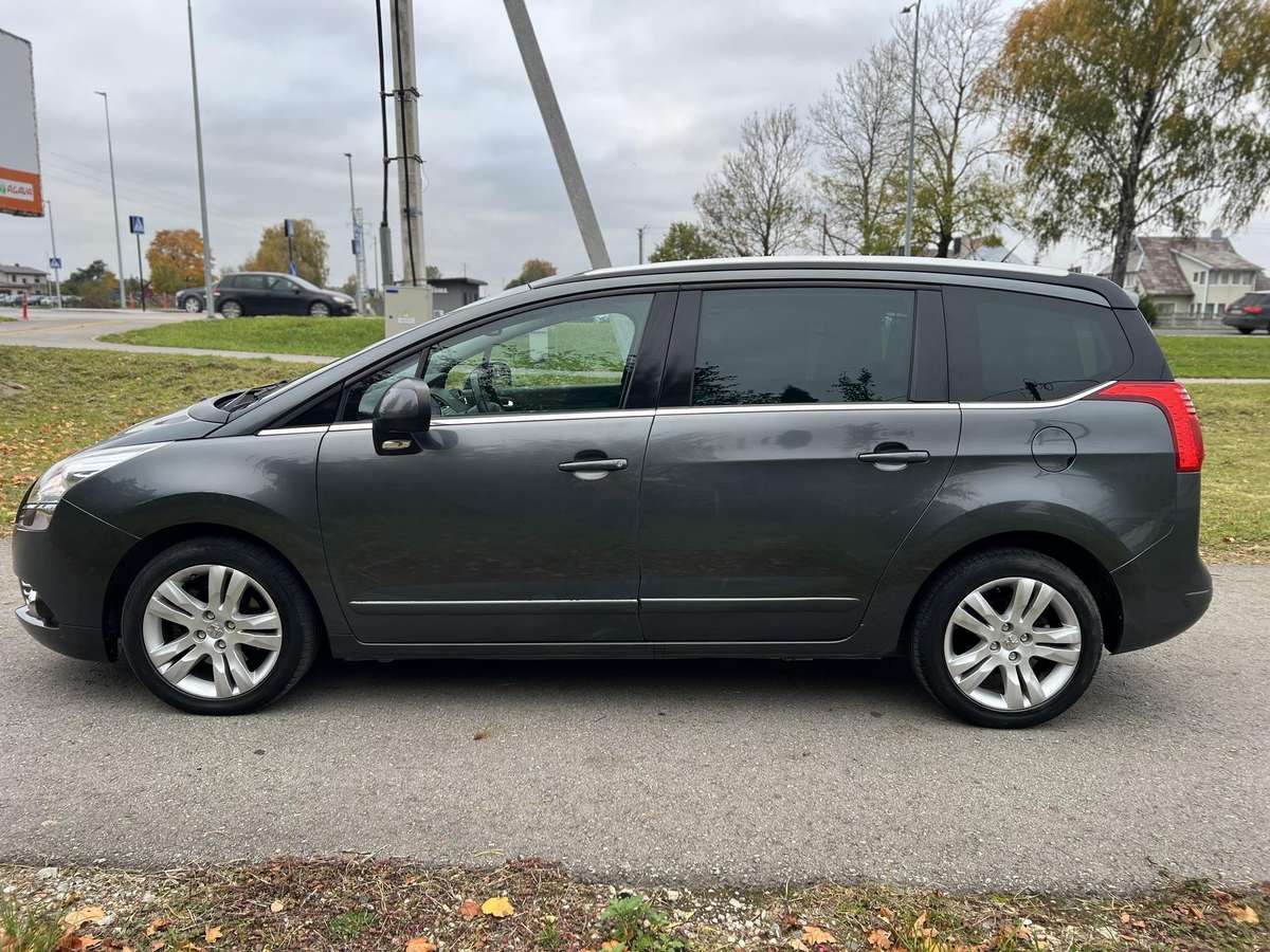 Peugeot 5008 2010 — photo 8