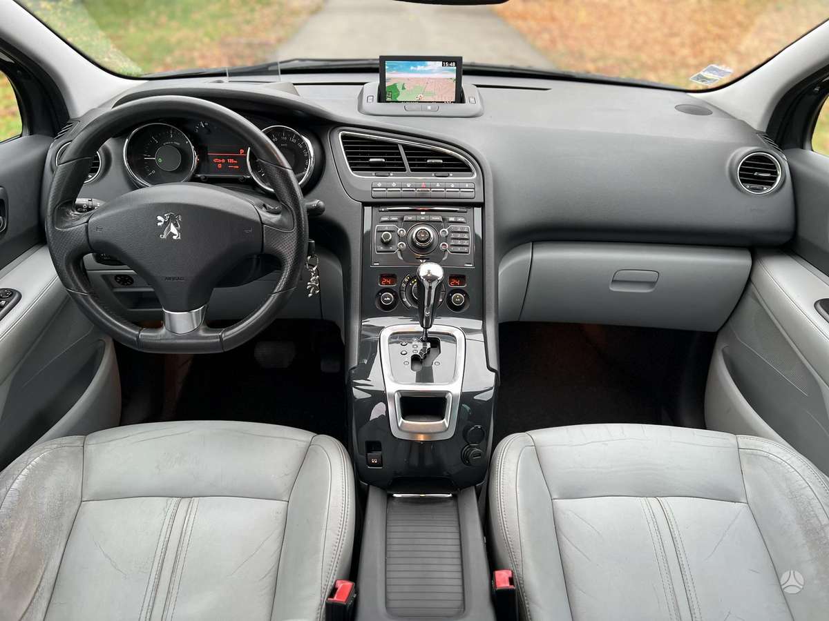 Peugeot 5008 2010 — photo 9