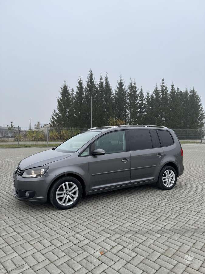 Volkswagen Touran 2014 — rear view