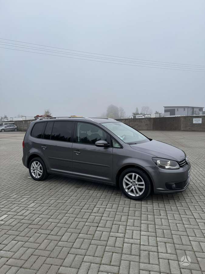 Volkswagen Touran 2014 — interior