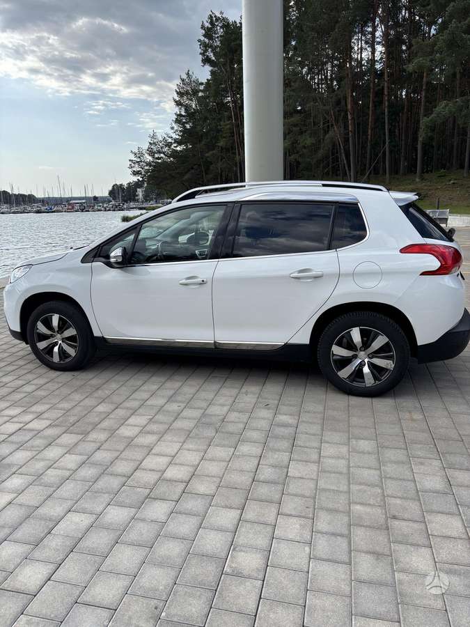 Peugeot 2008 2015 — вигляд ззаду