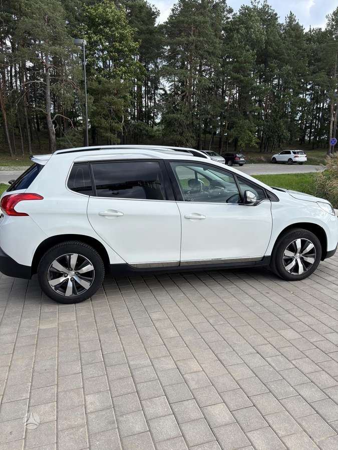 Peugeot 2008 2015 — салон