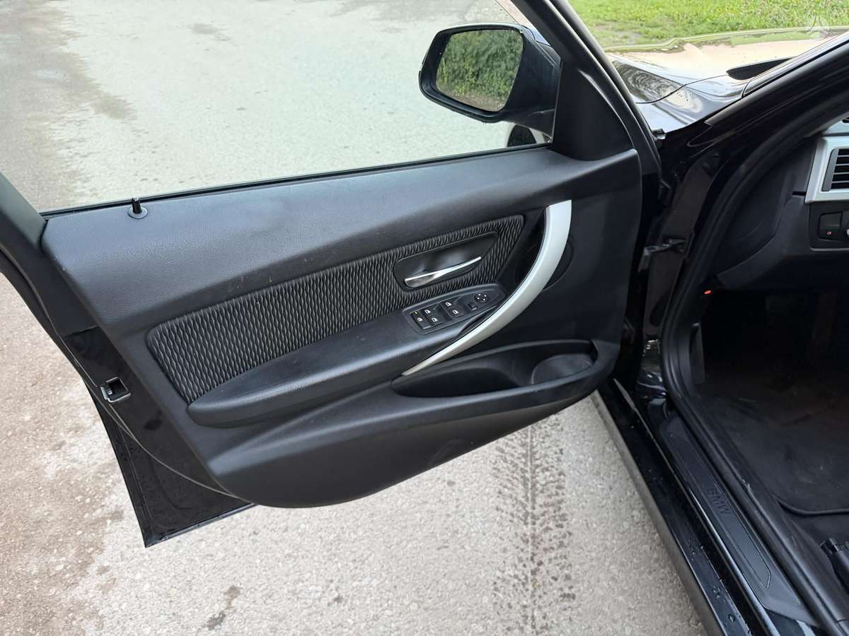 BMW 320 2012 — photo 10