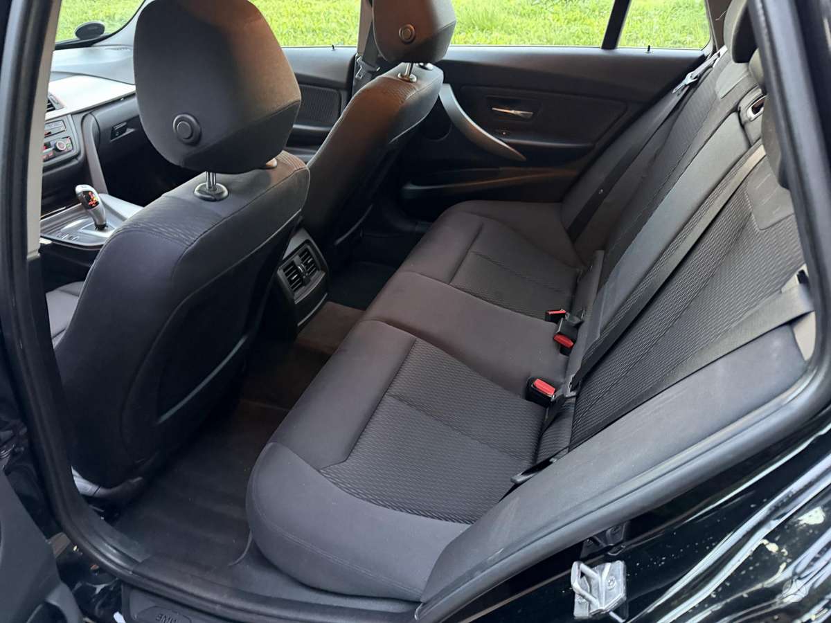 BMW 320 2012 — photo 11