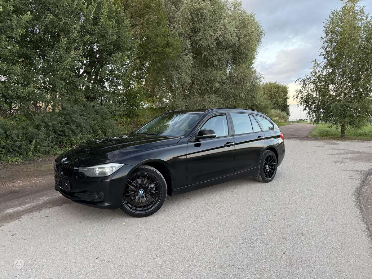 BMW 320 2012 — rear view