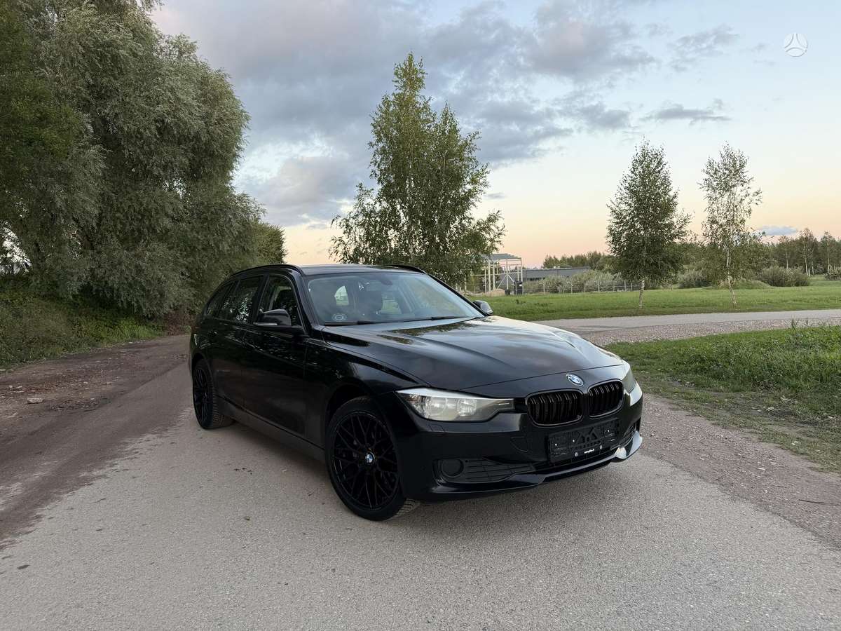 BMW 320 2012 — interior