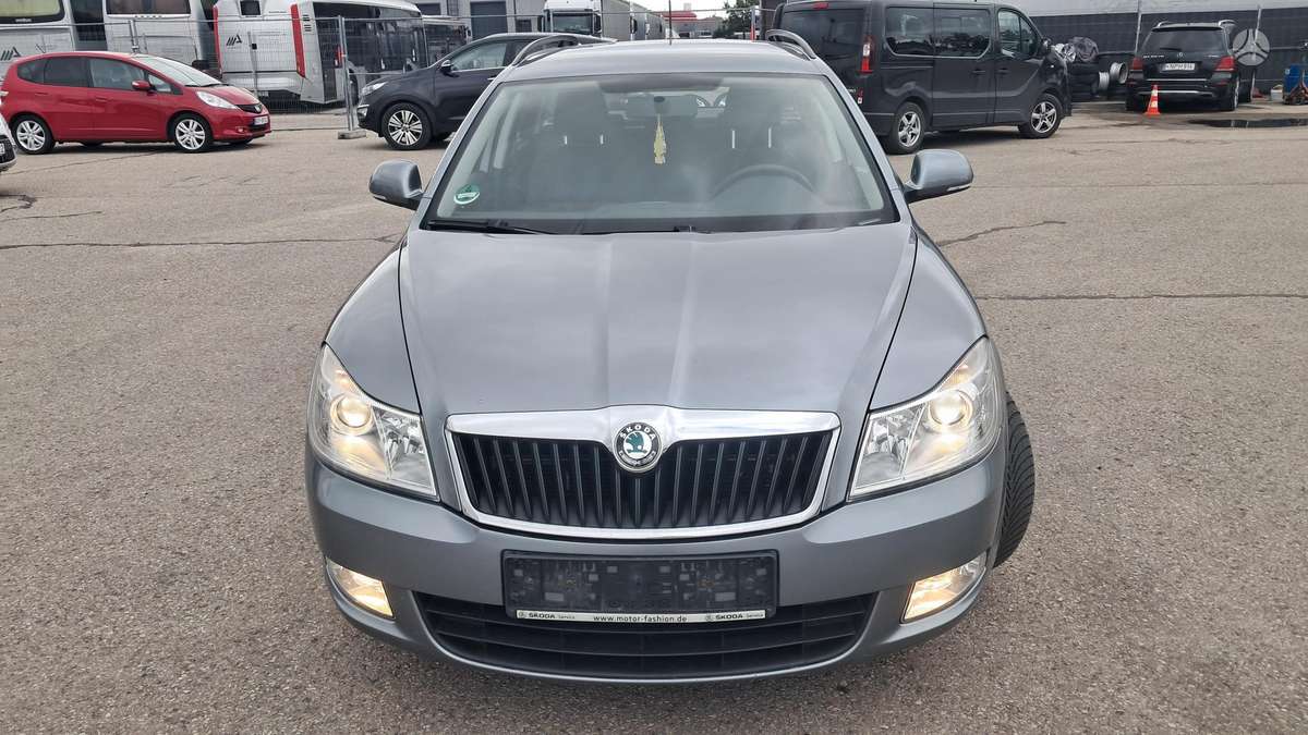 Skoda Octavia 2012 — rear view