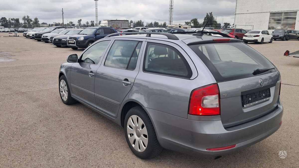 Skoda Octavia 2012 — engine 1598 cm³, 105 HP (77kW)