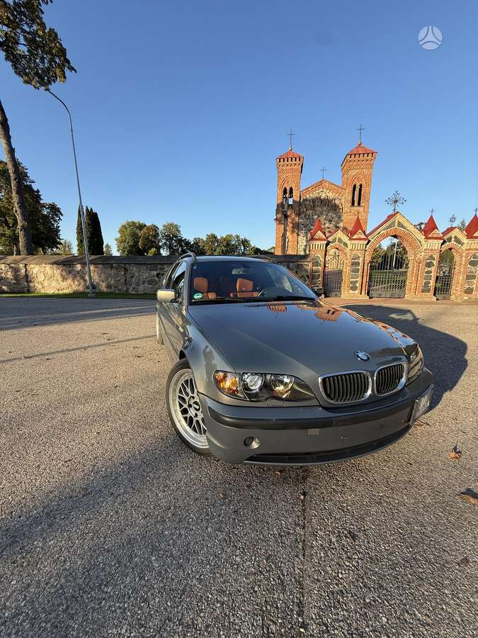 BMW 330 2005 — rear view