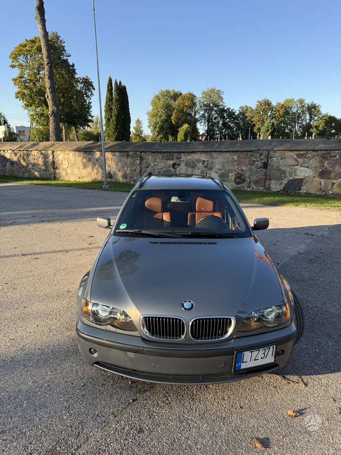 BMW 330 2005 — interior