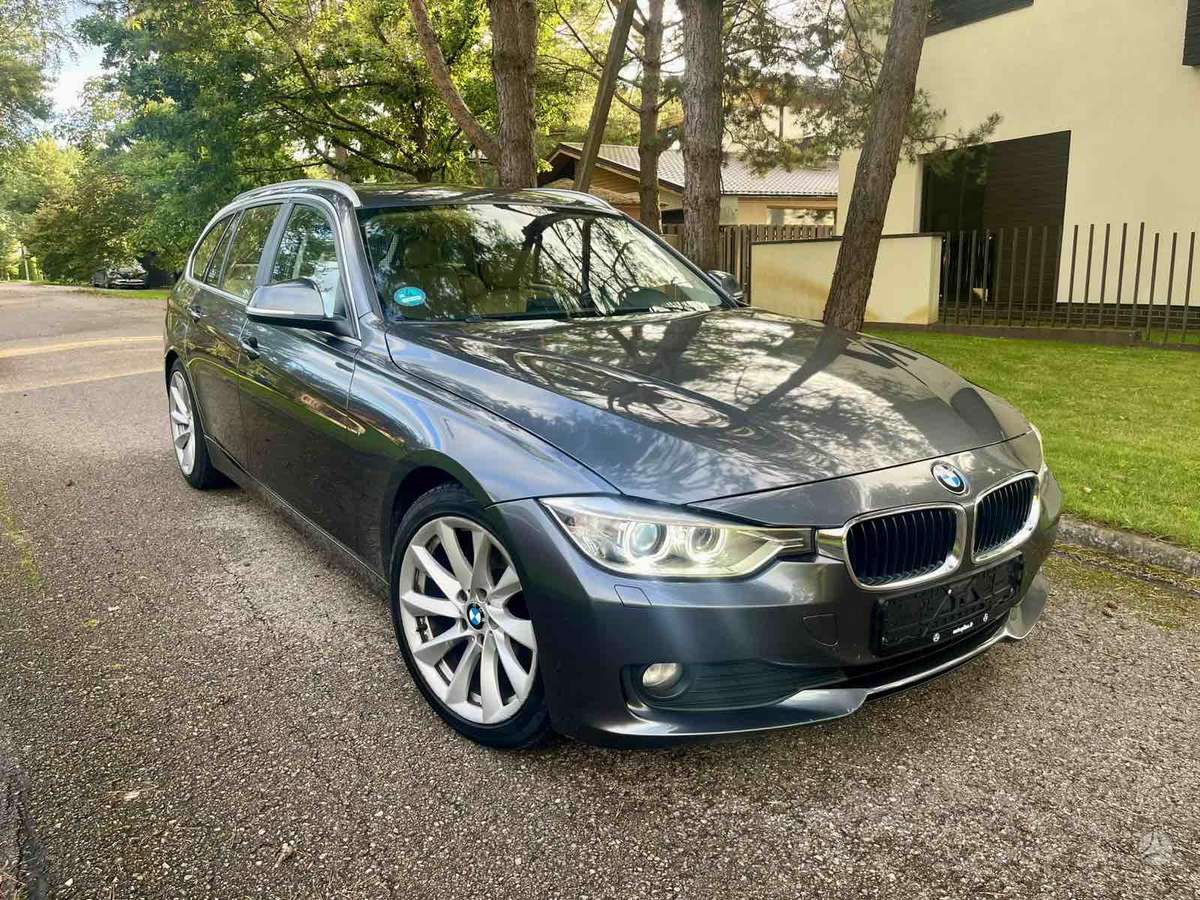 BMW 320 2013 — салон