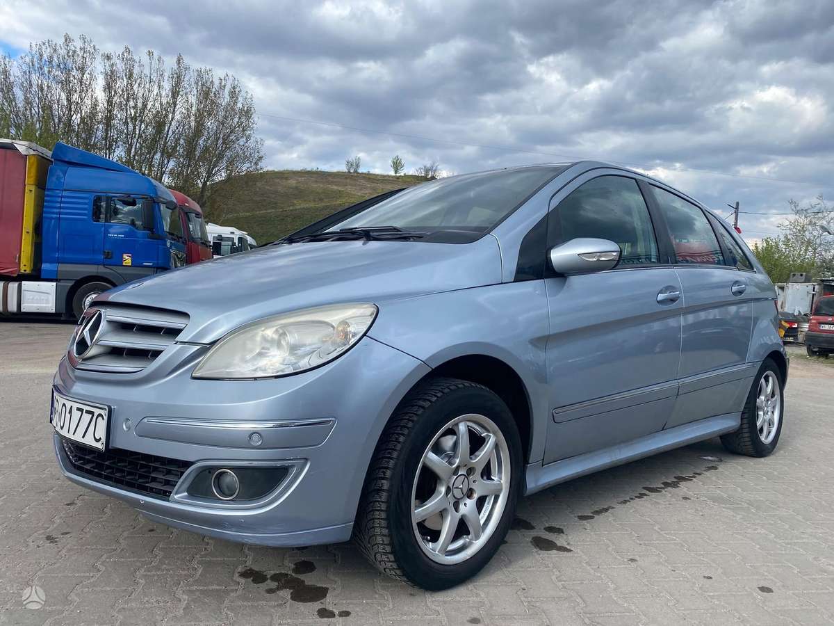 Mercedes-Benz B200 2005 — вигляд ззаду