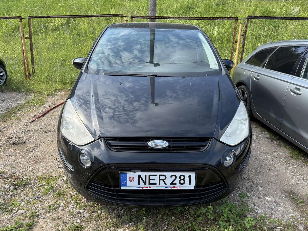 Ford S-MAX 2010 — rear view