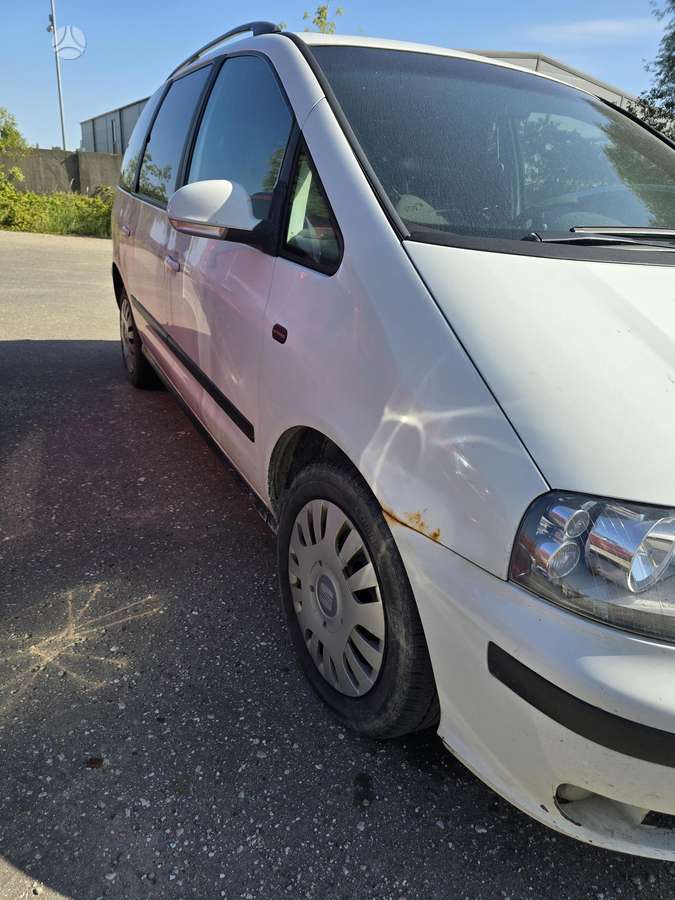 Seat Alhambra 2010 — rear view