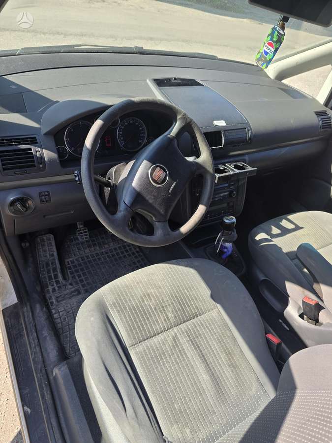 Seat Alhambra 2010 — photo 5