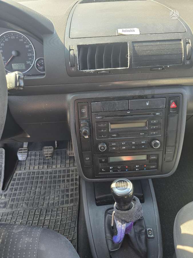Seat Alhambra 2010 — photo 8