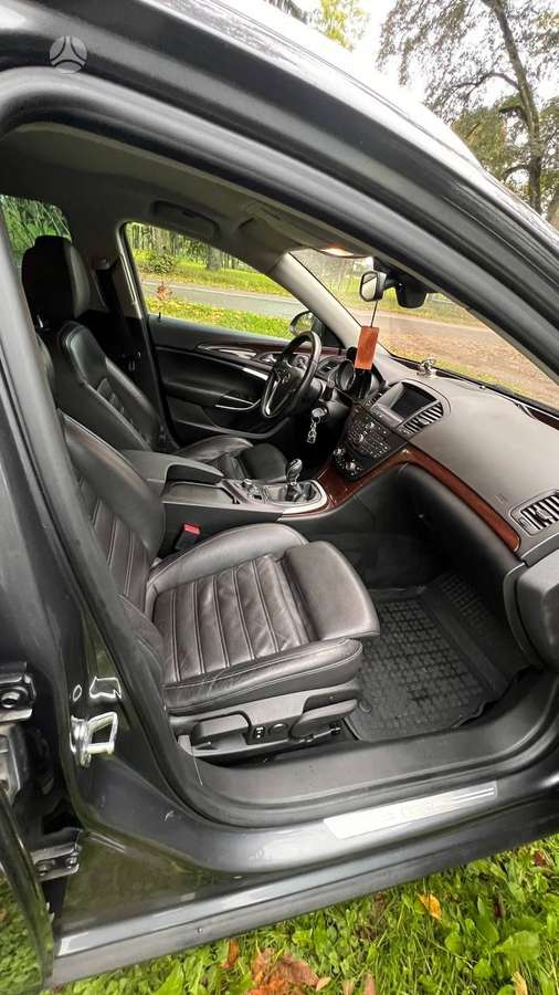 Opel Insignia 2010 — photo 16