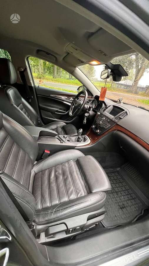 Opel Insignia 2010 — photo 21