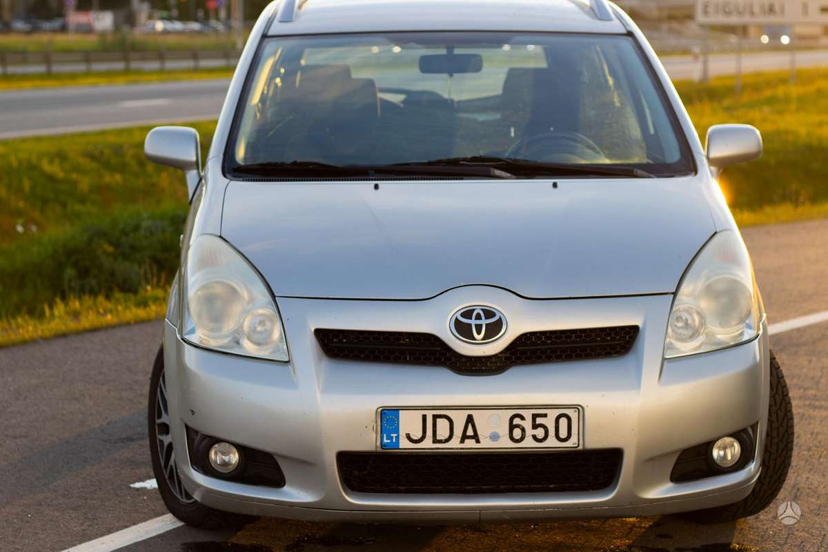Toyota Corolla 2008 — вигляд ззаду