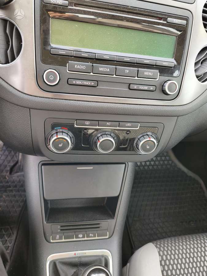 Volkswagen Tiguan 2010 — photo 19