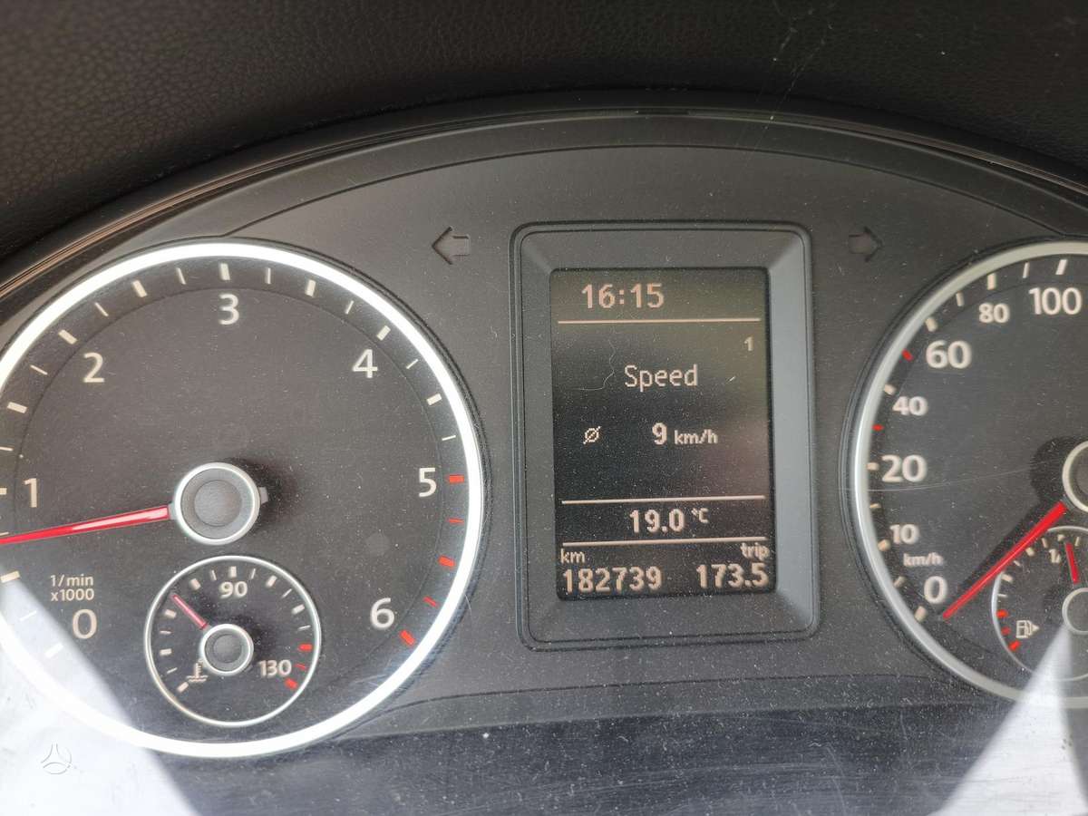 Volkswagen Tiguan 2010 — photo 20