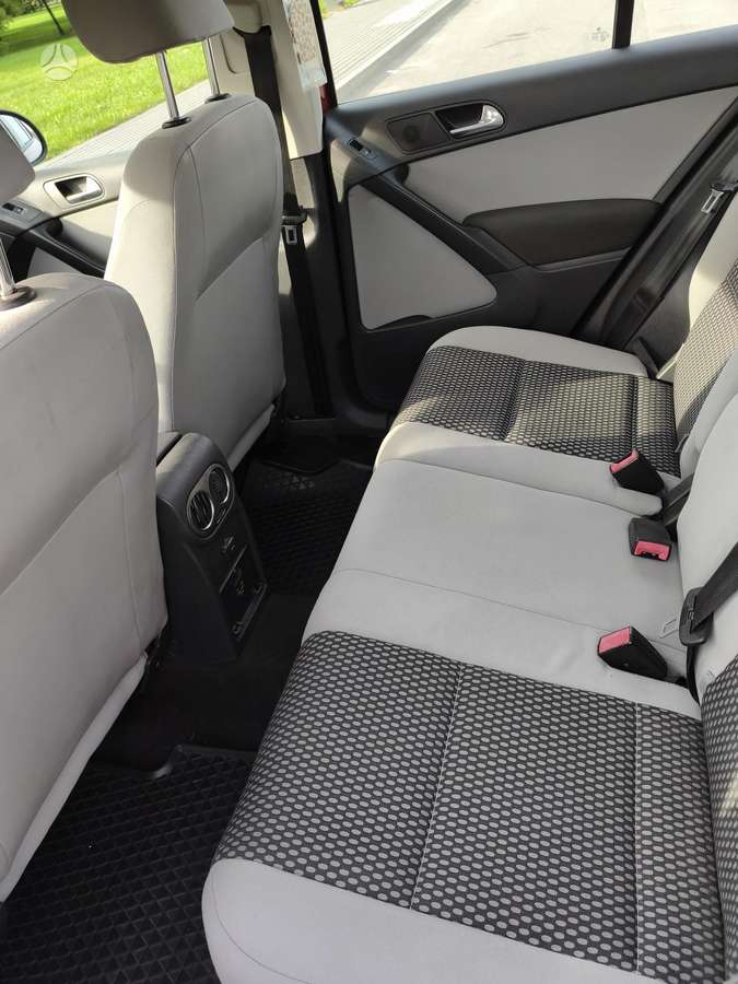 Volkswagen Tiguan 2010 — photo 21
