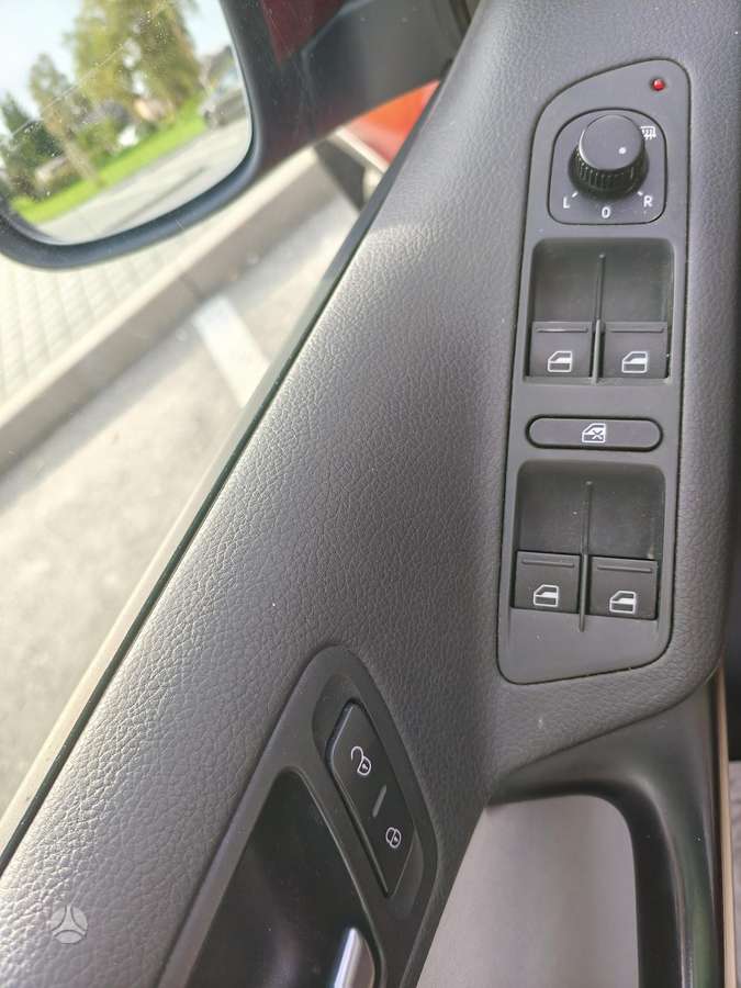 Volkswagen Tiguan 2010 — photo 22
