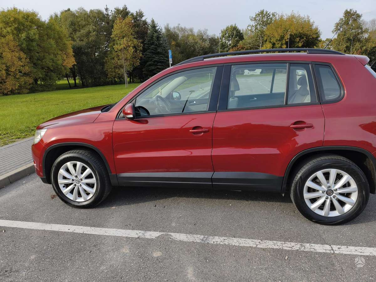 Volkswagen Tiguan 2010 — interior