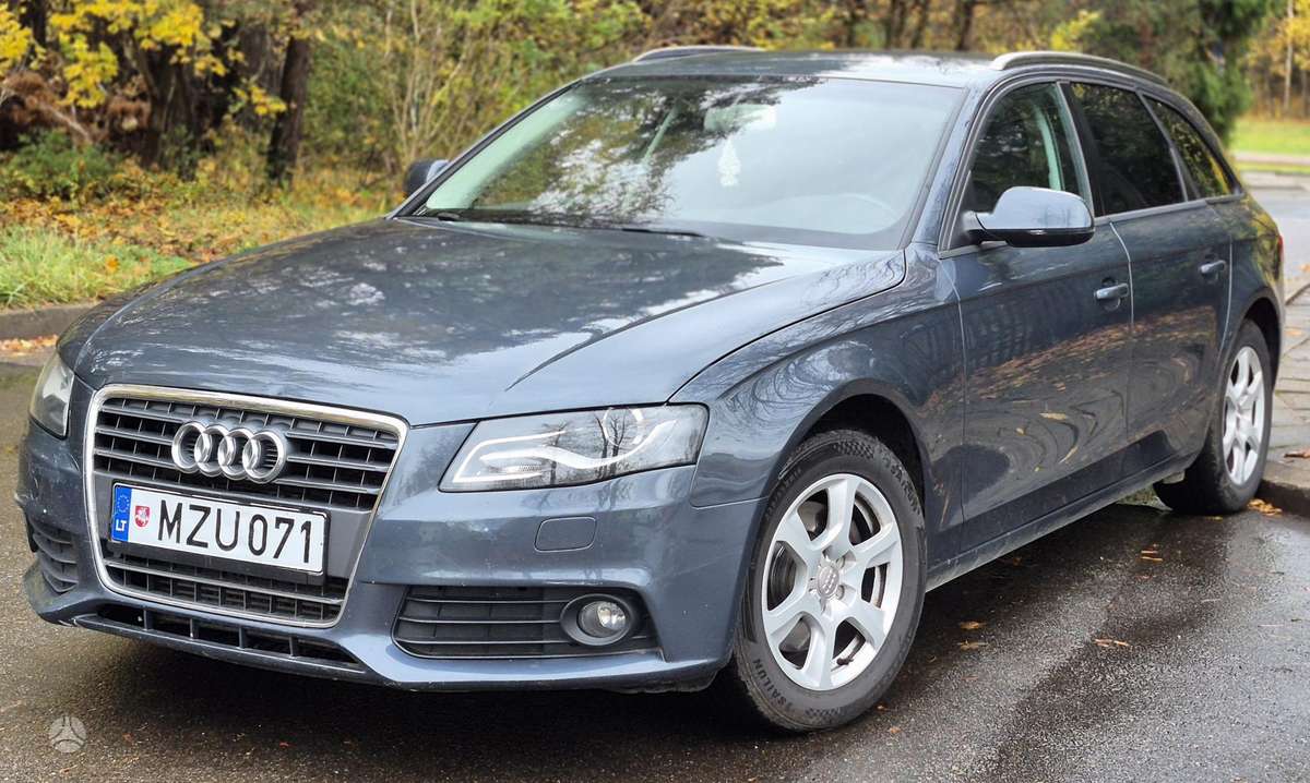 Audi A4 2011 — вигляд ззаду
