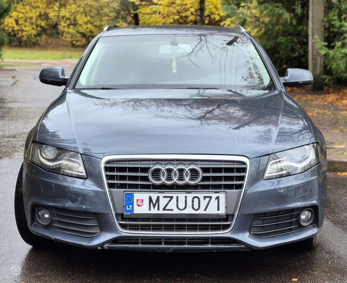 Audi A4 2011 — салон