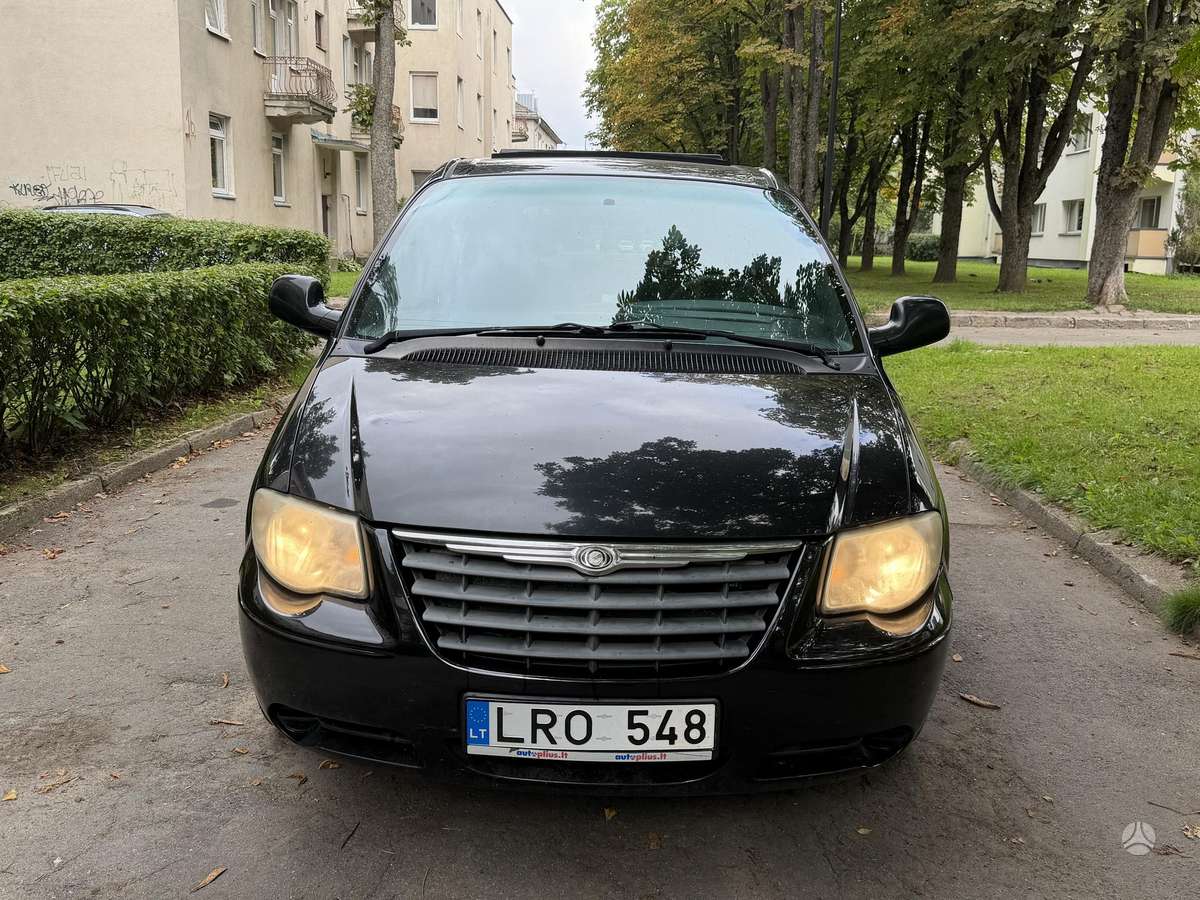 Chrysler Voyager 2006 — rear view