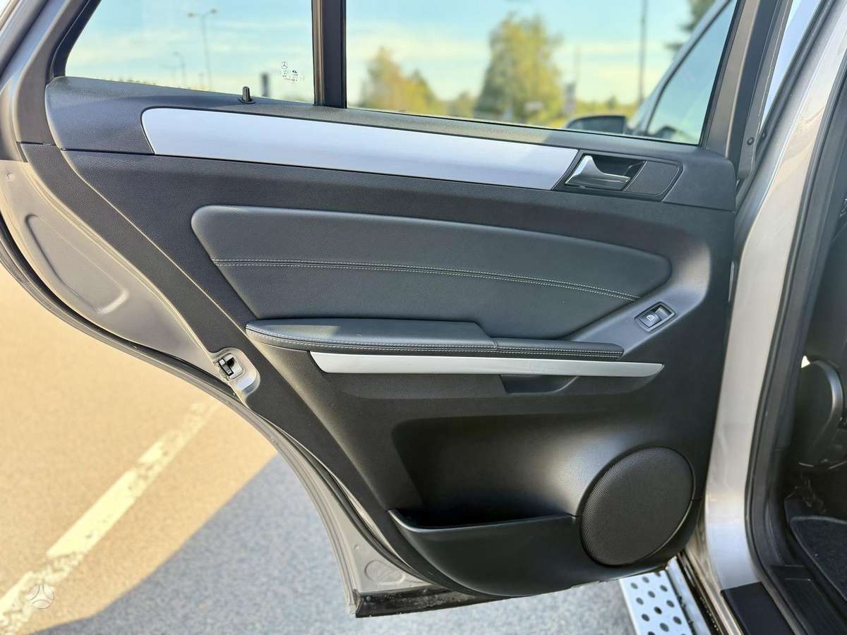 Mercedes-Benz ML280 2009 — photo 17
