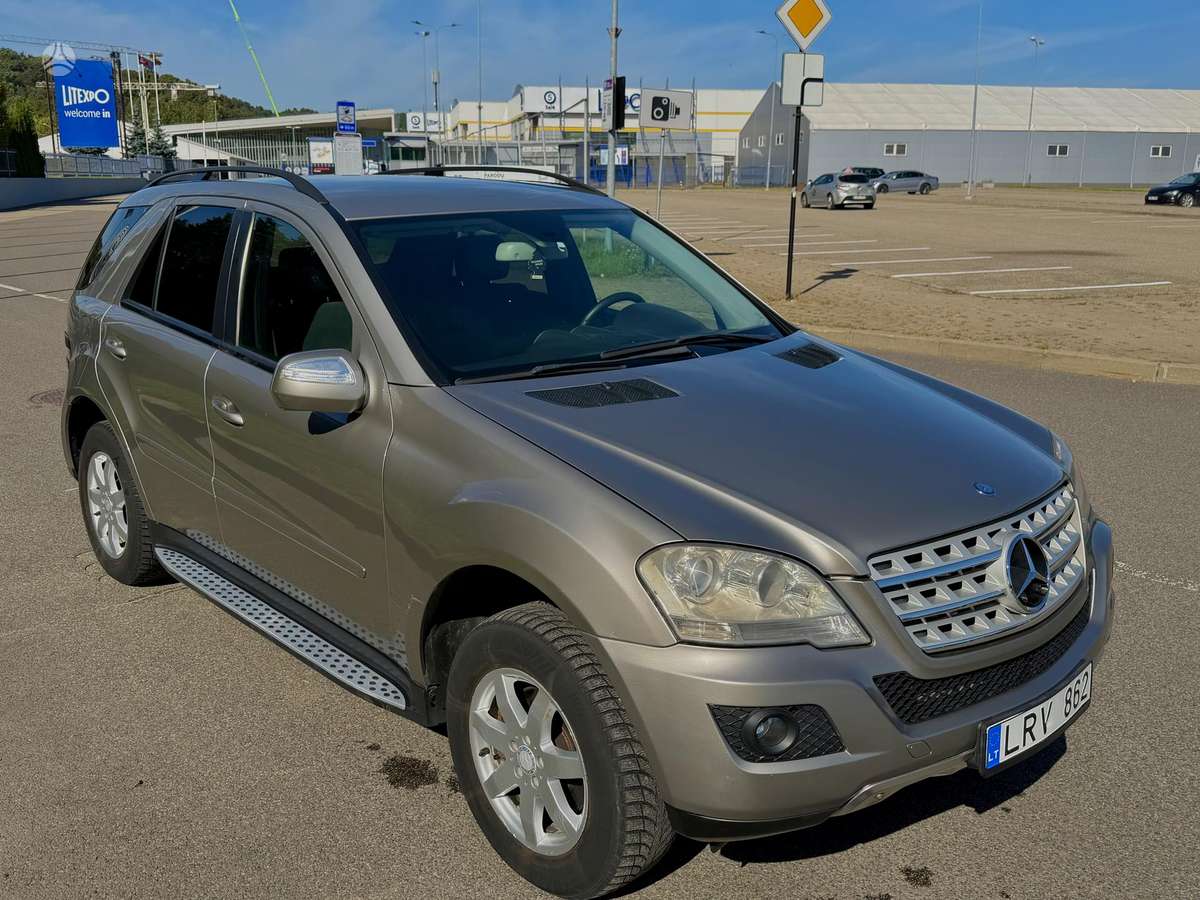Mercedes-Benz ML280 2009 — rear view