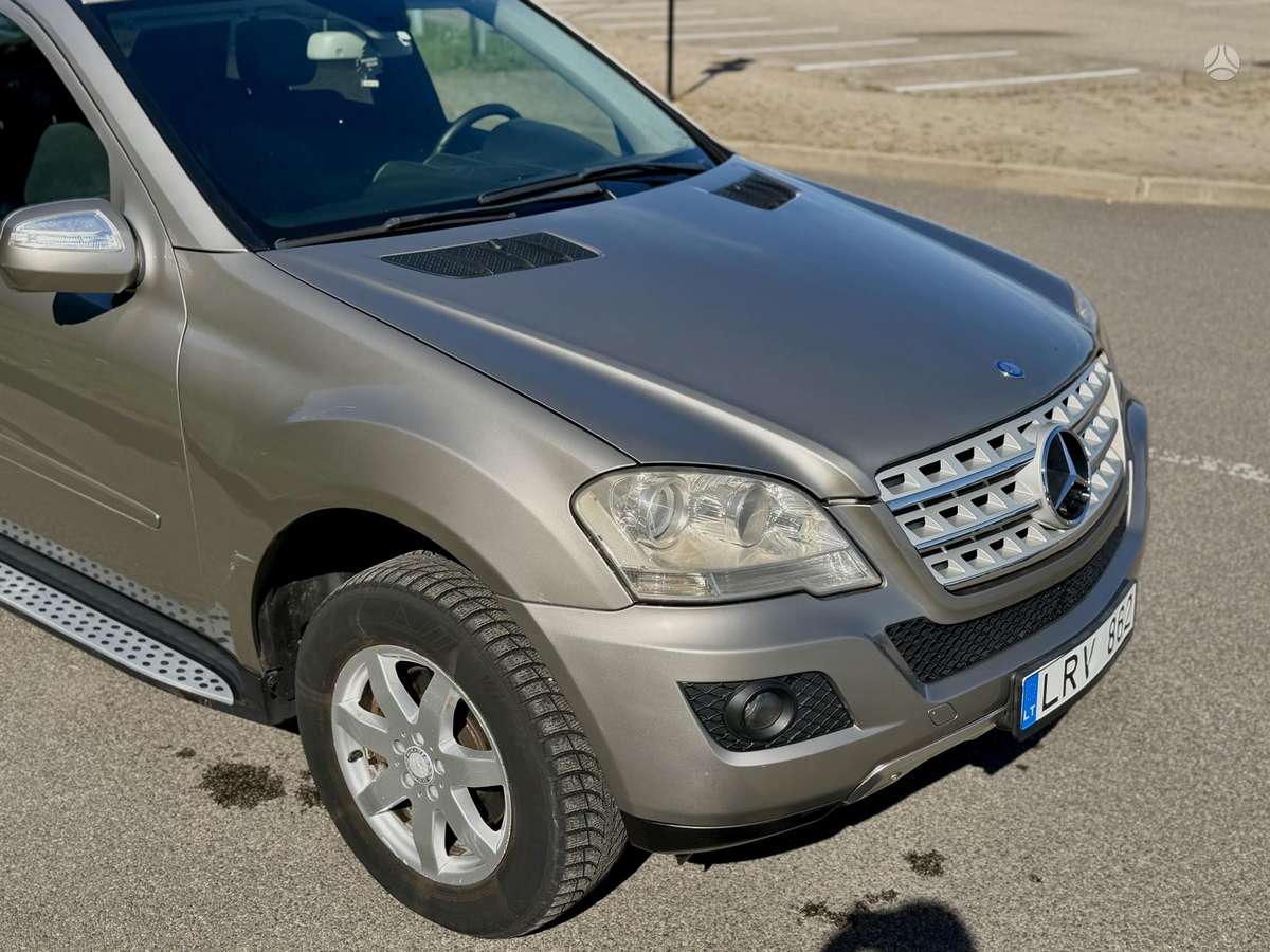 Mercedes-Benz ML280 2009 — interior