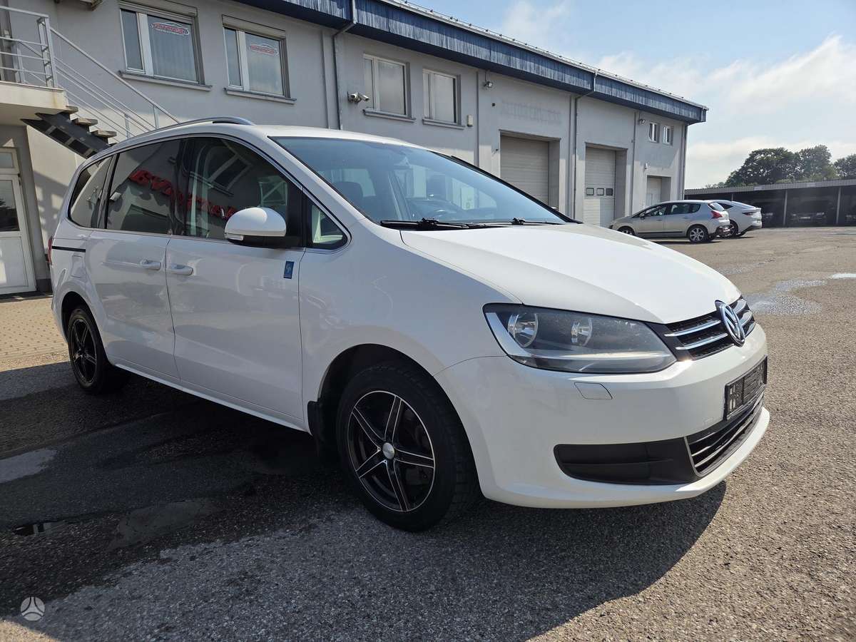 Volkswagen Sharan 2012 — салон