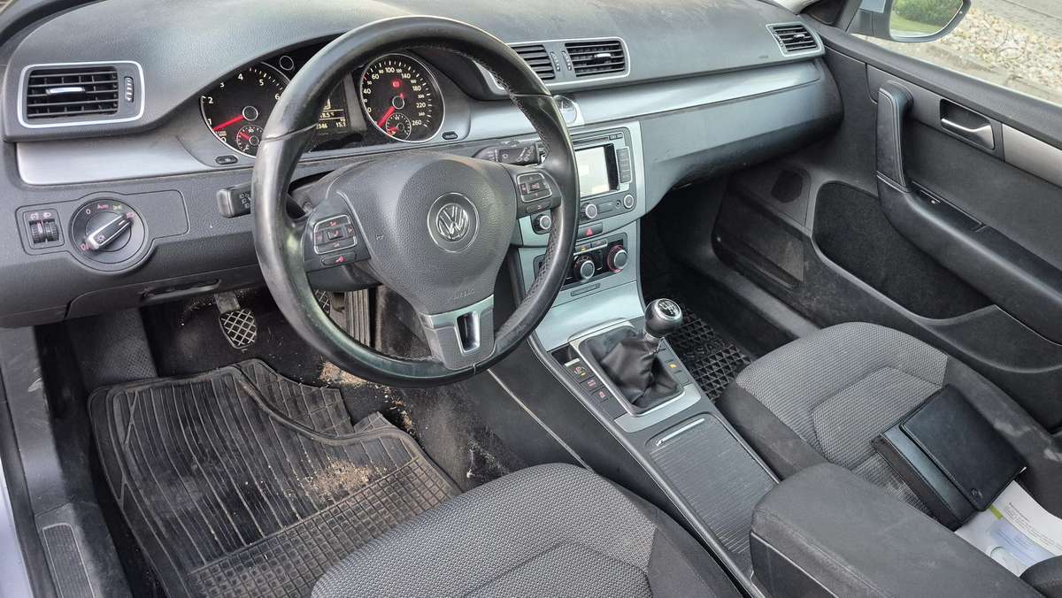 Volkswagen Passat 2011 — photo 10