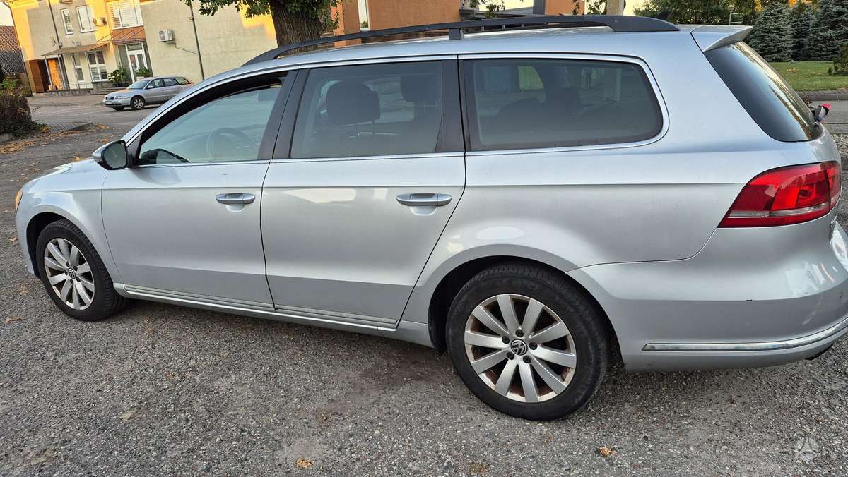 Volkswagen Passat 2011 — photo 11