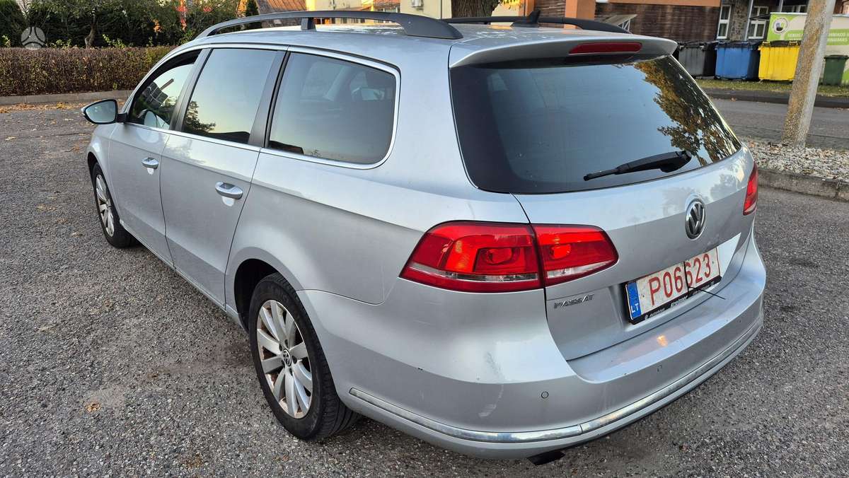 Volkswagen Passat 2011 — photo 12