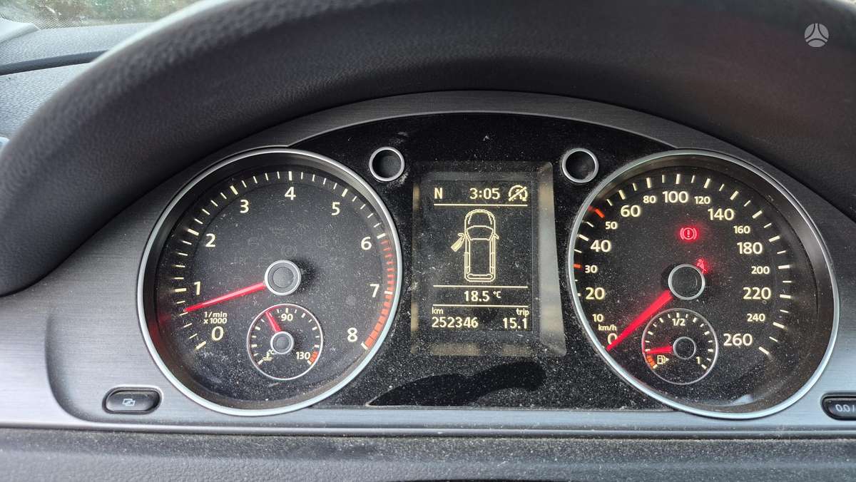 Volkswagen Passat 2011 — photo 16