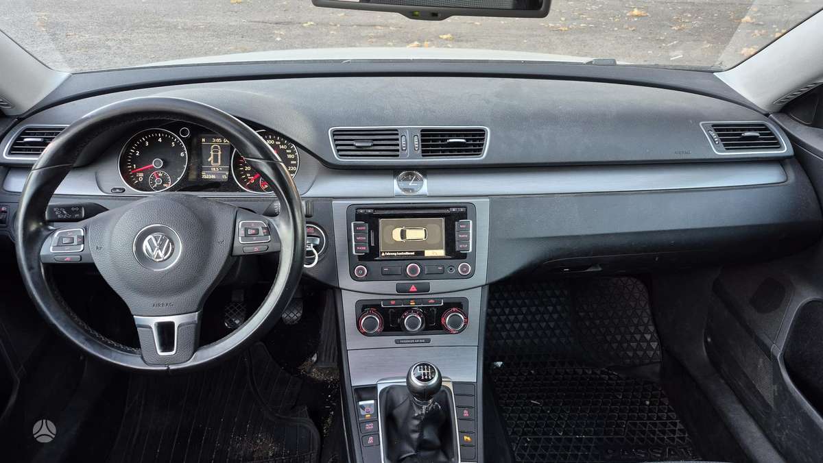 Volkswagen Passat 2011 — photo 6