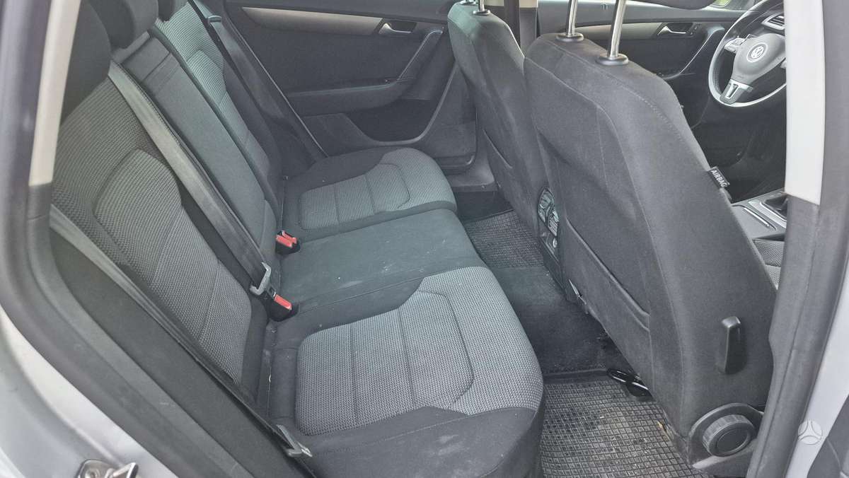 Volkswagen Passat 2011 — photo 8