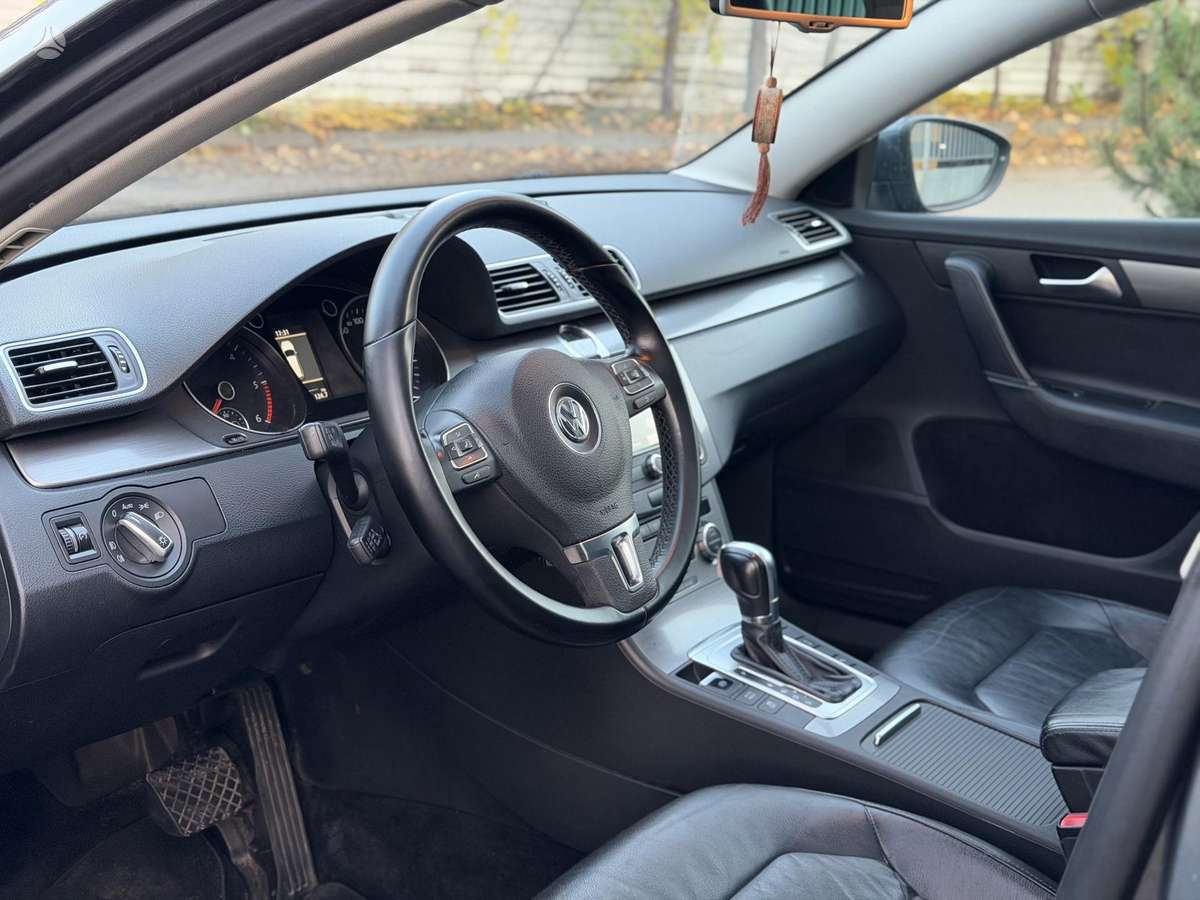 Volkswagen Passat 2014 — photo 16